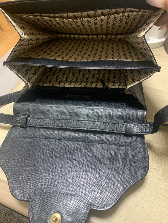 イブサンローラン  （ブランドバッグ）の商品画像 - 査定依頼日：2026年2月6日 - 最高査定価格：15,000円