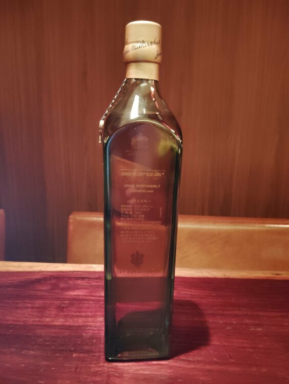 ジョニーウォーカー　ブルーラベル（お酒）の商品画像 - 査定依頼日：2026年3月22日 - 最高査定価格：9,500円