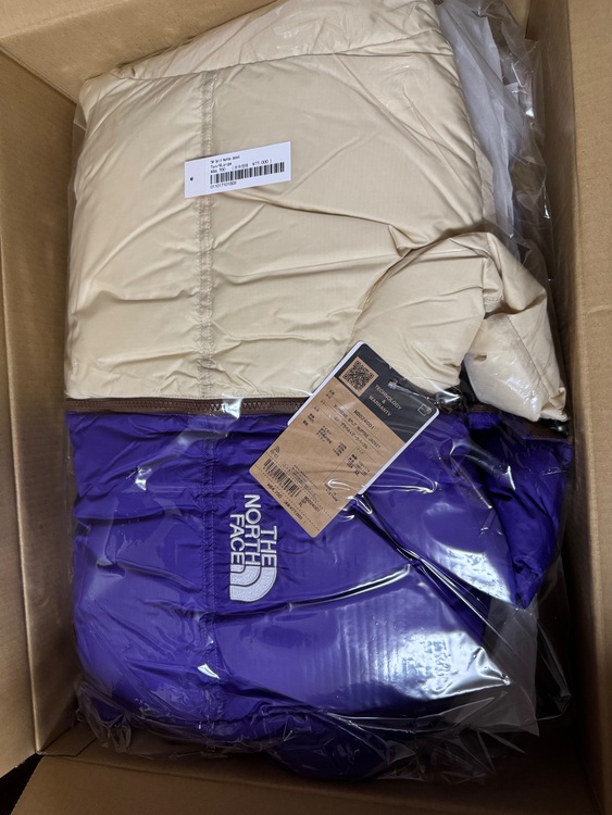 Supreme x The North Face Split Nuptse Ja（古着・ファッション）の商品画像 - 査定依頼日：2025年11月6日 - 最高査定価格：32,500円