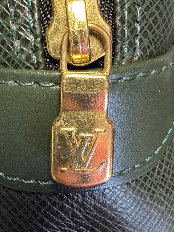 ルイヴィトン タイガ （ブランドバッグ）の商品画像 - 査定依頼日：2025年5月29日 - 最高査定価格：30,000円