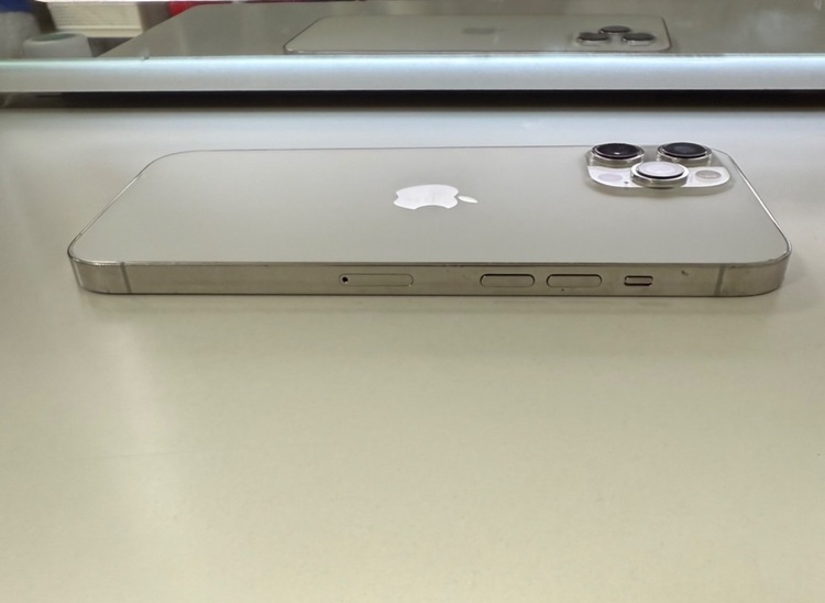 iPhone 12 Pro Max 256GB SIMフリー（スマホ）の商品画像 - 査定依頼日：2025年9月19日 - 最高査定価格：45,000円