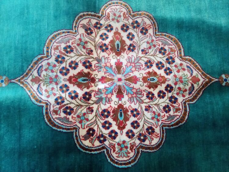 ペルシャ絨毯（美術品・骨董品）の商品画像 - 査定依頼日：2025年9月15日 - 最高査定価格：5,000円