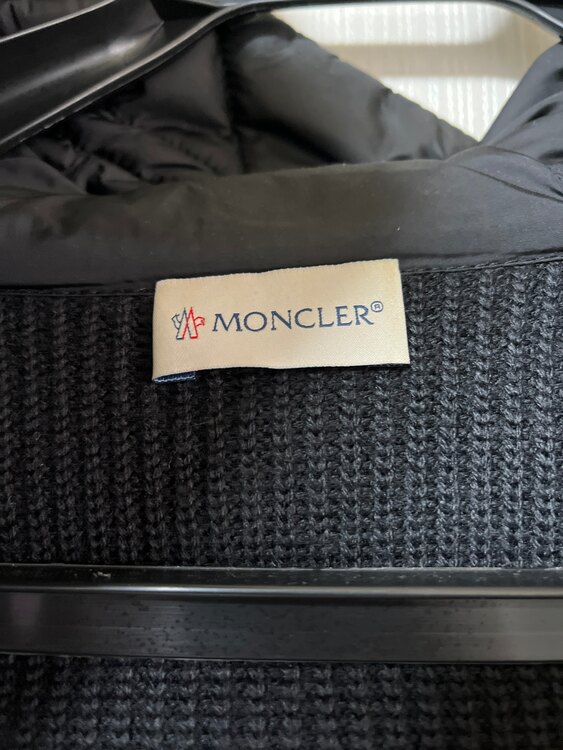 フロントダウン フード フルジップ ニット（古着・ファッション）の商品画像 - 査定依頼日：2025年1月25日 - 最高査定価格：40,000円