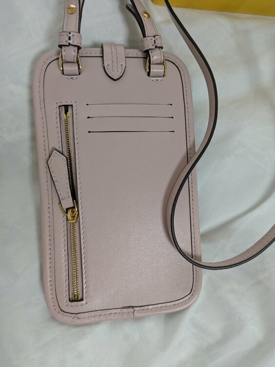 フォーンショルダー（ブランドバッグ）の商品画像 - 査定依頼日：2026年4月7日 - 最高査定価格：20,000円