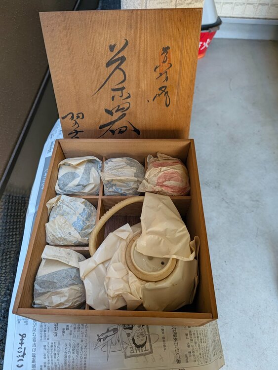 日本人形と香炉（美術品・骨董品）の商品画像 - 査定依頼日：2026年10月3日 - 最高査定価格：100,000円