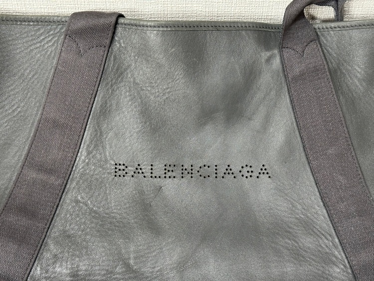 バレンシアガ ネイビーカバス Mサイズ（ブランドバッグ）の商品画像 - 査定依頼日：2025年12月2日 - 最高査定価格：25,000円