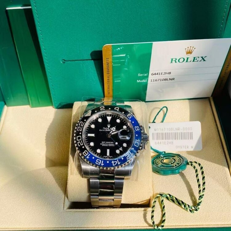 GMTマスター　116710BLNR オイスター　美品　付属品完備（高級時計）の商品画像 - 査定依頼日：2025年4月14日 - 最高査定価格：2,050,000円