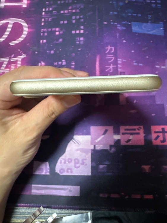 iPhone iPhone7 128GB SIMフリー（スマホ）の商品画像 - 査定依頼日：2026年7月20日 - 最高査定価格：999円