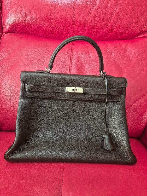 32（ブランドバッグ）の商品画像 - 査定依頼日：2025年12月12日 - 最高査定価格：1,300,000円