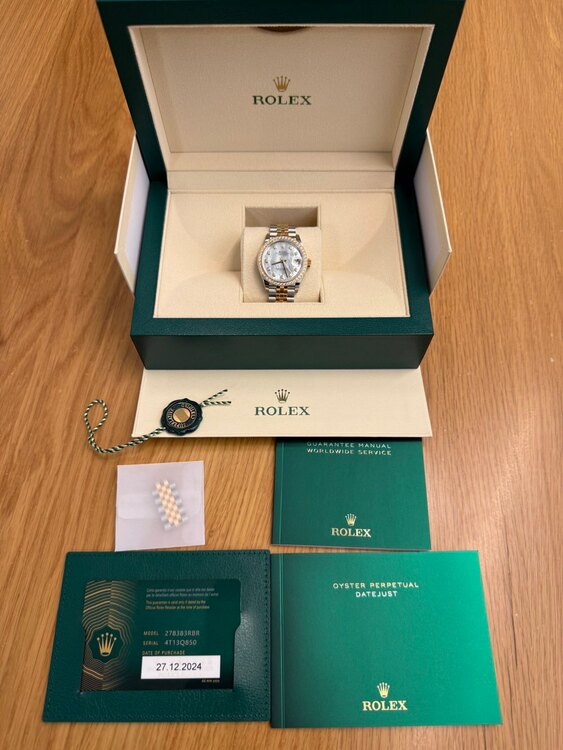 DJ31YGコンビダイヤベゼルジュビリーホワイトシェル（高級時計）の商品画像 - 査定依頼日：2024年12月27日 - 最高査定価格：3,010,000円