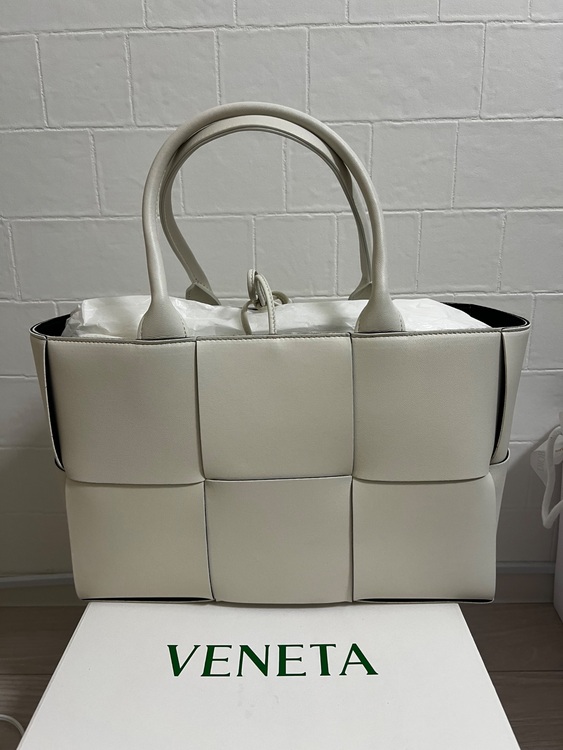 ボッテガ・ヴェネタ  （ブランドバッグ）の商品画像 - 査定依頼日：2025年7月11日 - 最高査定価格：200,000円