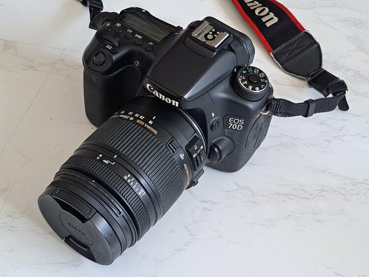 EOS 70D(W)（カメラ）の商品画像 - 査定依頼日：2026年5月15日 - 最高査定価格：29,000円
