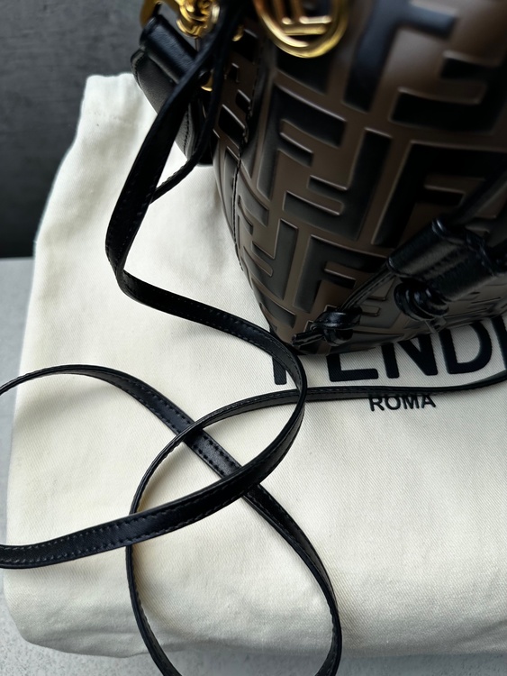 フェンディ（ブランドバッグ）の商品画像 - 査定依頼日：2026年8月4日 - 最高査定価格：120,000円
