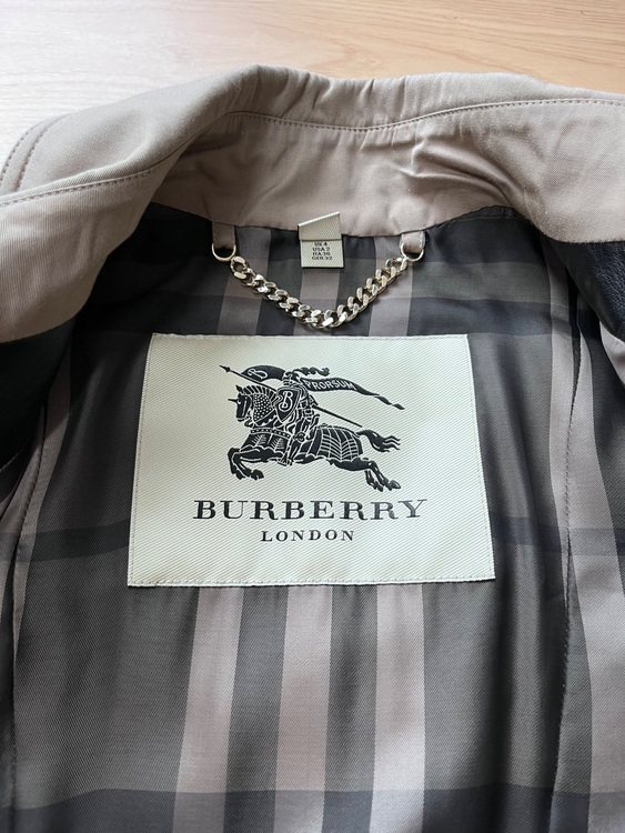 バーバリー　トレンチコート（古着・ファッション）の商品画像 - 査定依頼日：2025年8月10日 - 最高査定価格：2,000円