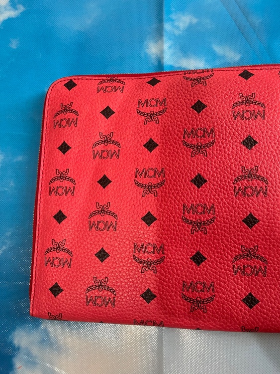 MCM ヴィセトス スタッズ リストレット クラッチバッグ（ブランドバッグ）の商品画像 - 査定依頼日：2026年4月29日