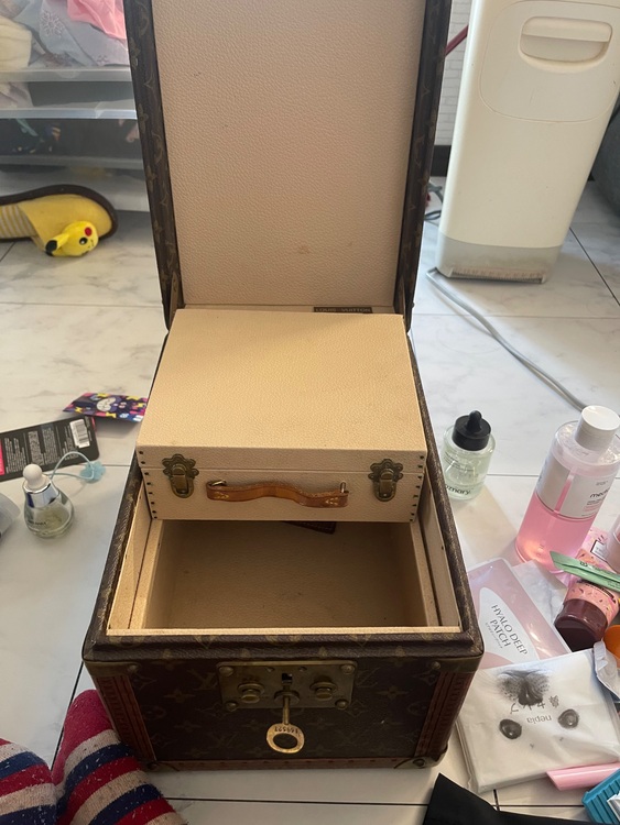 ボワットフラコン（古着・ファッション）の商品画像 - 査定依頼日：2025年9月30日 - 最高査定価格：100,000円