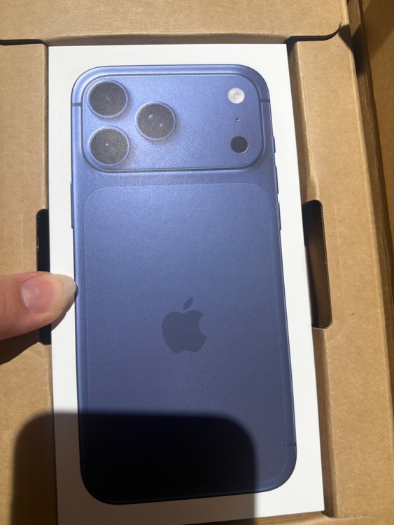 iPhone 17 Pro Max 1TB SIMフリー（スマホ）の商品画像 - 査定依頼日：2026年4月7日 - 最高査定価格：262,000円