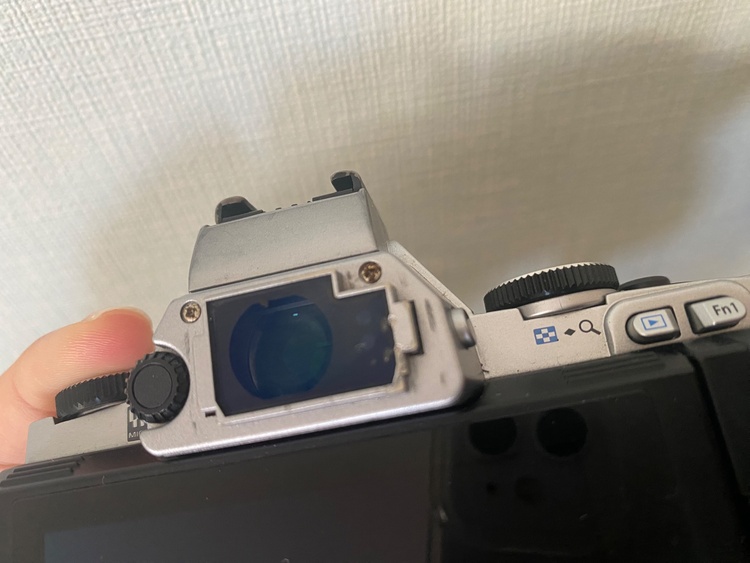 OM-D E-M5 シルバー（カメラ）の商品画像 - 査定依頼日：2026年2月21日 - 最高査定価格：17,000円