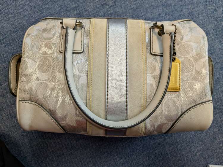 2186（ブランドバッグ）の商品画像 - 査定依頼日：2025年2月13日 - 最高査定価格：2,500円