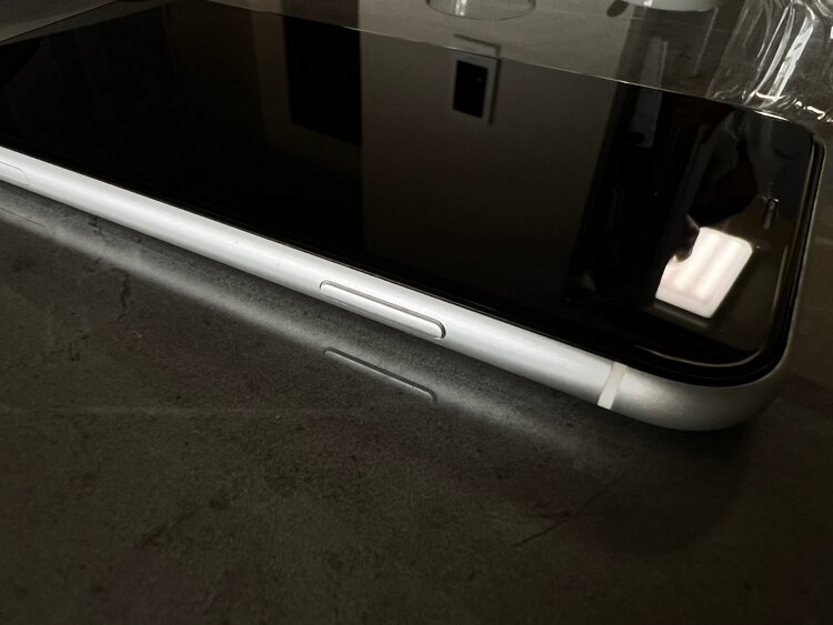 iPhoneXR 64GB 楽天モバイル（スマホ）の商品画像 - 査定依頼日：2025年5月21日 - 最高査定価格：15,000円