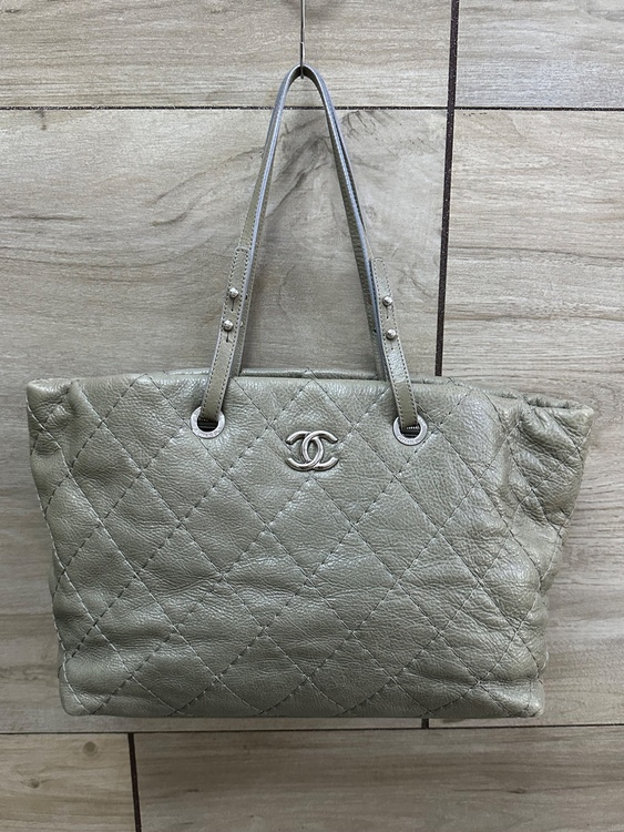 CHANEL オンザロード（ブランドバッグ）の商品画像 - 査定依頼日：2026年3月30日 - 最高査定価格：170,000円