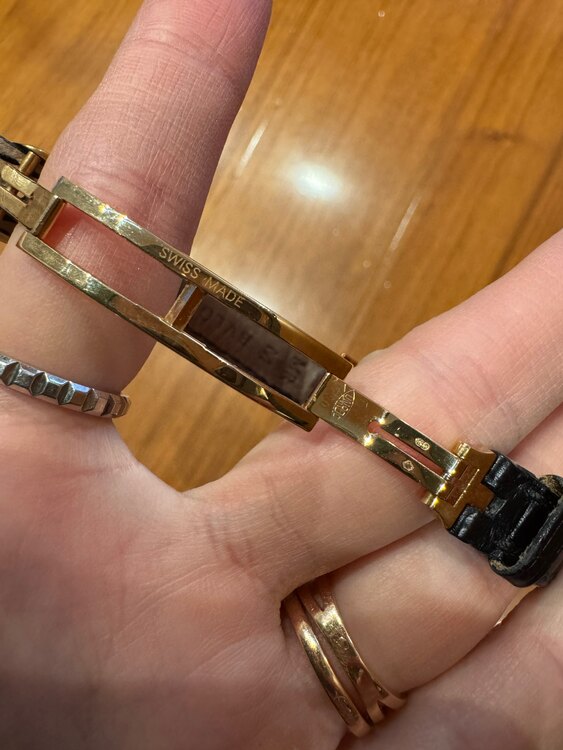 ブルガリブルガリ　ブラック　K18YG/レザー　BB23GL（高級時計）の商品画像 - 査定依頼日：2025年2月6日 - 最高査定価格：280,000円