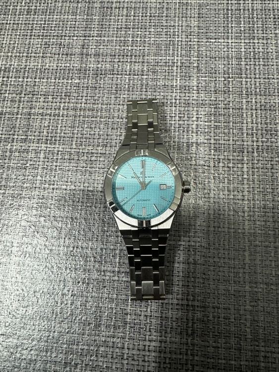 その他 その他 モーリスラクロア　Aikon Automatic 42mm Summer Edition  AI6008-SS00F-431-C（高級時計）の商品画像 - 査定依頼日：2026年3月11日 - 最高査定価格：200,000円