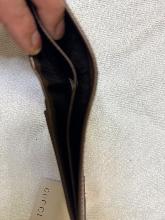 GUCCI 二つ折り財布 597609 シェリーライン（ブランド財布・小物）の商品画像 - 査定依頼日：2025年10月11日 - 最高査定価格：9,000円