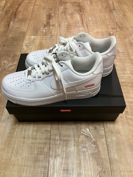 型番CU9225 100 NIKE×supremeエアフォース1ロー（古着・ファッション）の商品画像 - 査定依頼日：2026年5月13日 - 最高査定価格：7,000円