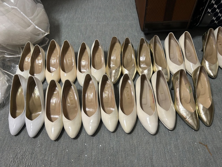 ウエディングドレスや小物類（古着・ファッション）の商品画像 - 査定依頼日：2026年4月30日 - 最高査定価格：100,000円