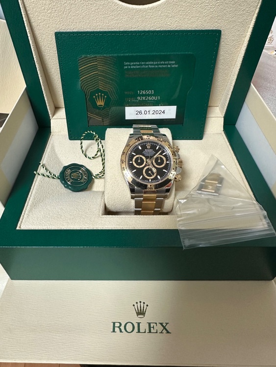 ロレックス デイトナ 12650（高級時計）の商品画像 - 査定依頼日：2025年9月26日 - 最高査定価格：3,900,000円
