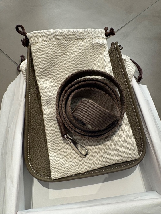 HERMÈS エルメス エヴリン16 アマゾーヌ TPM エトゥープ シルバー金具 新品（ブランドバッグ）の商品画像 - 査定依頼日：2026年8月6日 - 最高査定価格：380,000円