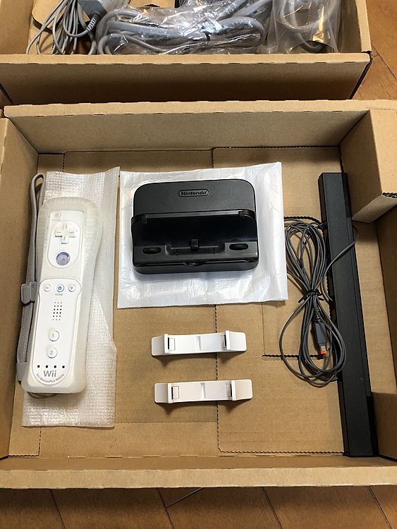 WiiU マリオカート8セット白（ゲーム機本体・ゲームソフト）の商品画像 - 査定依頼日：2020年4月18日 - 最高査定価格：4,200円