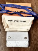 ルイヴィトン　モノグラム　ディスカバリーコンパクトウォレット（ブランド財布・小物）の商品画像 - 査定依頼日：2022年10月29日