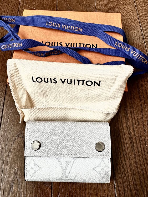 ルイヴィトン　モノグラム　ディスカバリーコンパクトウォレット（ブランド財布・小物）の商品画像 - 査定依頼日：2022年10月29日