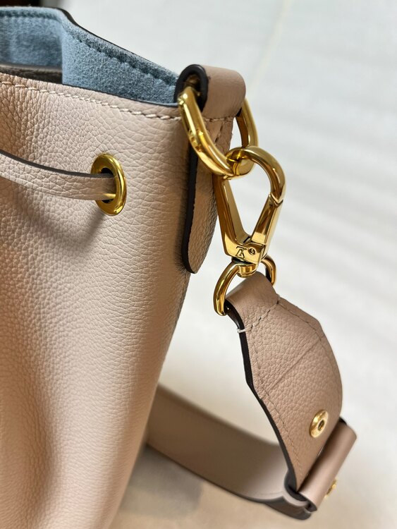 ロックミーバケット（ブランドバッグ）の商品画像 - 査定依頼日：2025年1月5日 - 最高査定価格：200,000円