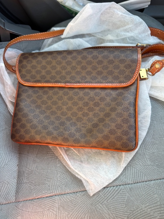 セリーヌ（ブランドバッグ）の商品画像 - 査定依頼日：2025年12月4日 - 最高査定価格：10,000円