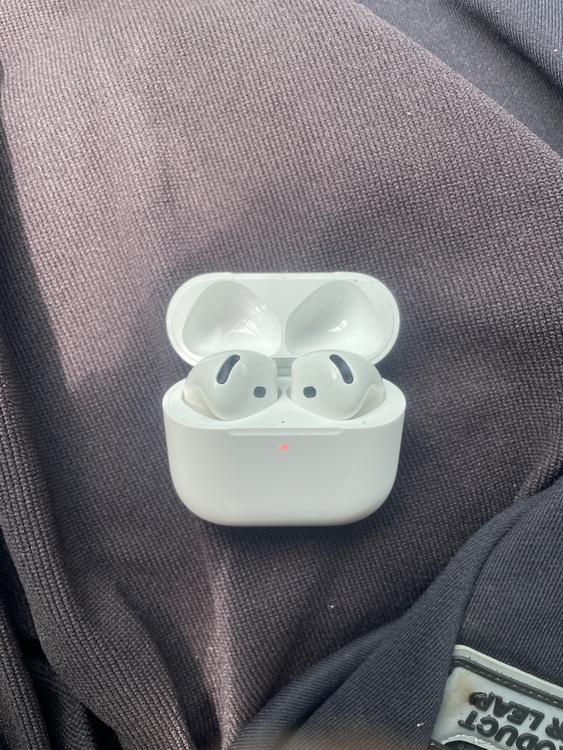 AirPods 4（オーディオ・スピーカー）の商品画像 - 査定依頼日：2026年7月8日 - 最高査定価格：4,100円