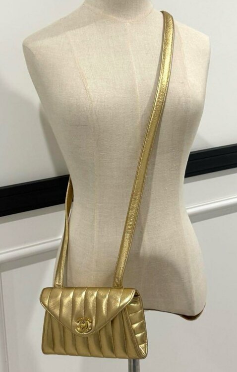  シャネル　マドモアゼル ショルダーバッグ ゴールド（ブランドバッグ）の商品画像 - 査定依頼日：2025年2月4日 - 最高査定価格：350,000円