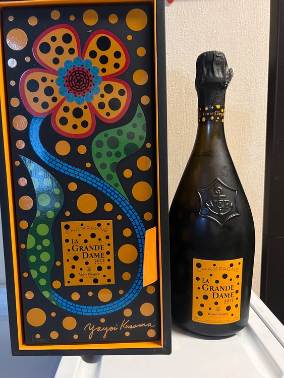 ヴーヴクリコ　2012（お酒）の商品画像 - 査定依頼日：2025年11月13日 - 最高査定価格：11,000円