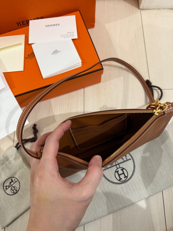 ジップアンドゴートゥーゴーシェーヌダンクル（ブランドバッグ）の商品画像 - 査定依頼日：2026年1月7日 - 最高査定価格：300,000円