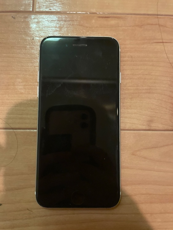 iPhone iPhone SE (第 2 世代) 64GB docomo（スマホ）の商品画像 - 査定依頼日：2026年9月3日 - 最高査定価格：3,500円