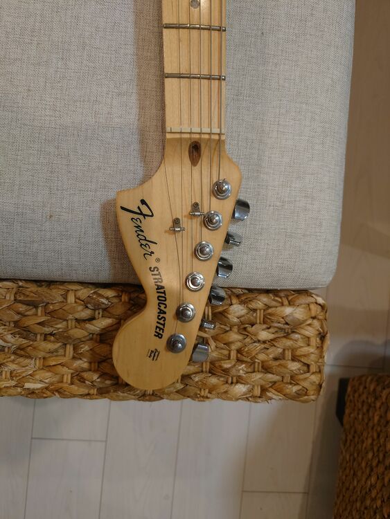 USA アメリカンデラックス　ストラスキャスト　2007（ピアノ・楽器・PA機材）の商品画像 - 査定依頼日：2025年10月16日 - 最高査定価格：110,000円