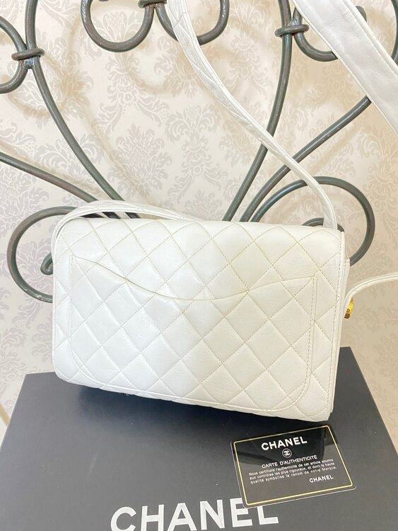 美品　シャネル　ラムスキンマトラッセ　ホワイト（ブランドバッグ）の商品画像 - 査定依頼日：2024年5月4日 - 最高査定価格：155,000円