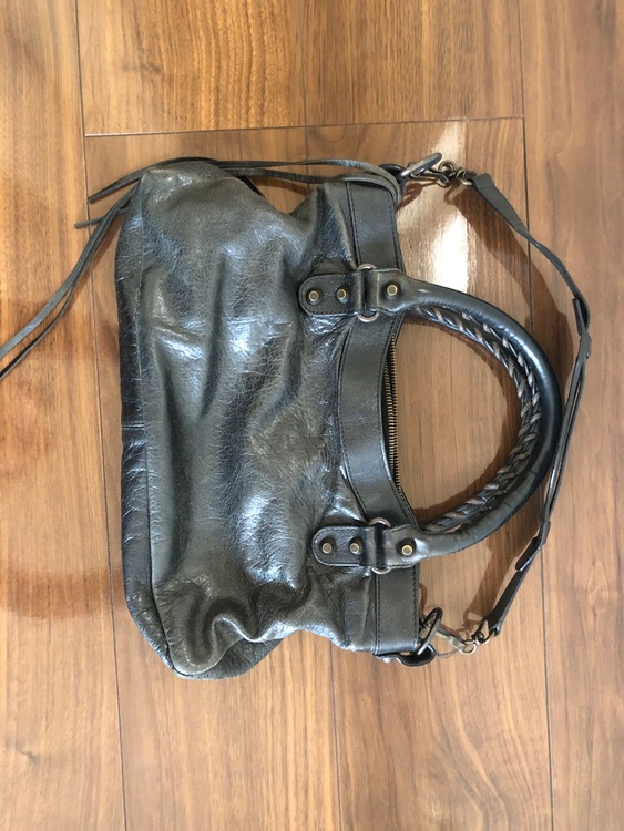 ファースト（ブランドバッグ）の商品画像 - 査定依頼日：2025年6月29日 - 最高査定価格：40,000円