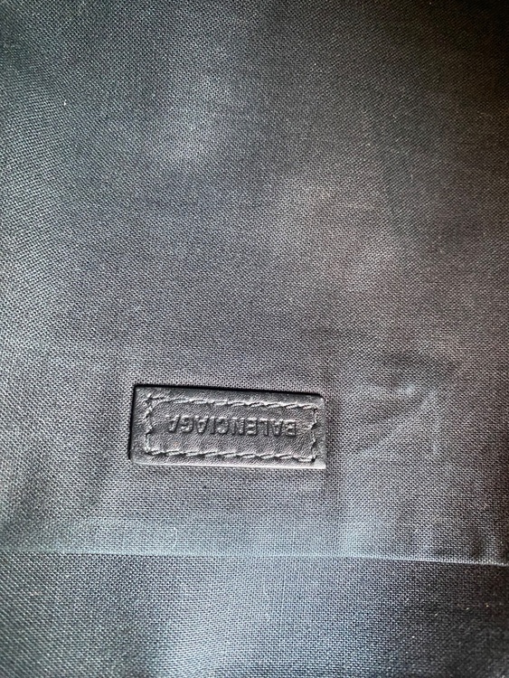 バレンシアガ  （ブランドバッグ）の商品画像 - 査定依頼日：2025年8月6日 - 最高査定価格：15,000円