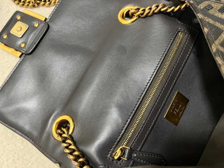 ショルターバッグ（ブランドバッグ）の商品画像 - 査定依頼日：2026年4月5日 - 最高査定価格：140,000円