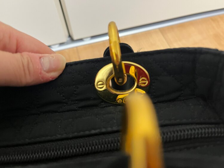 イブサンローラン  （ブランドバッグ）の商品画像 - 査定依頼日：2025年3月12日 - 最高査定価格：50,000円