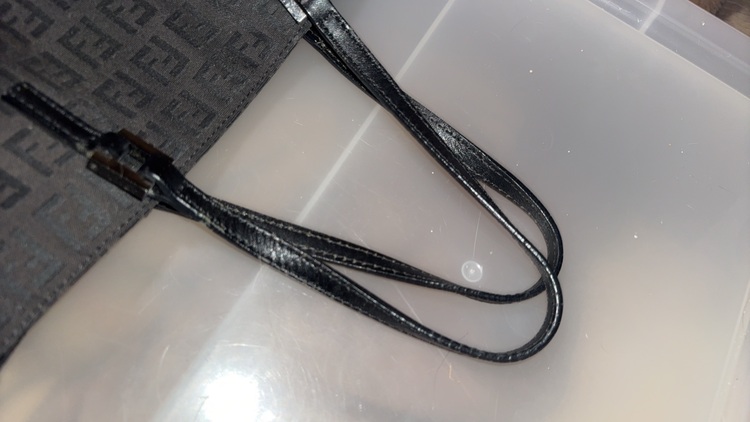 フェンディ  （ブランドバッグ）の商品画像 - 査定依頼日：2025年6月8日 - 最高査定価格：35,000円