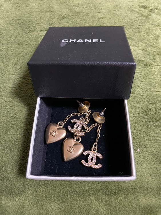 ピアス（ブランド財布・小物）の商品画像 - 査定依頼日：2025年8月18日 - 最高査定価格：30,000円